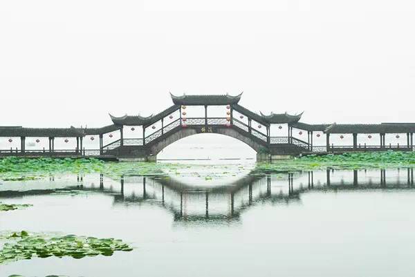 中國(guó)古鎮(zhèn)：淺析32個(gè)中國(guó)最美古鎮(zhèn)！