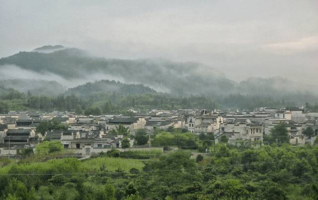 中國(guó)古鎮(zhèn)：淺析32個(gè)中國(guó)最美古鎮(zhèn)！