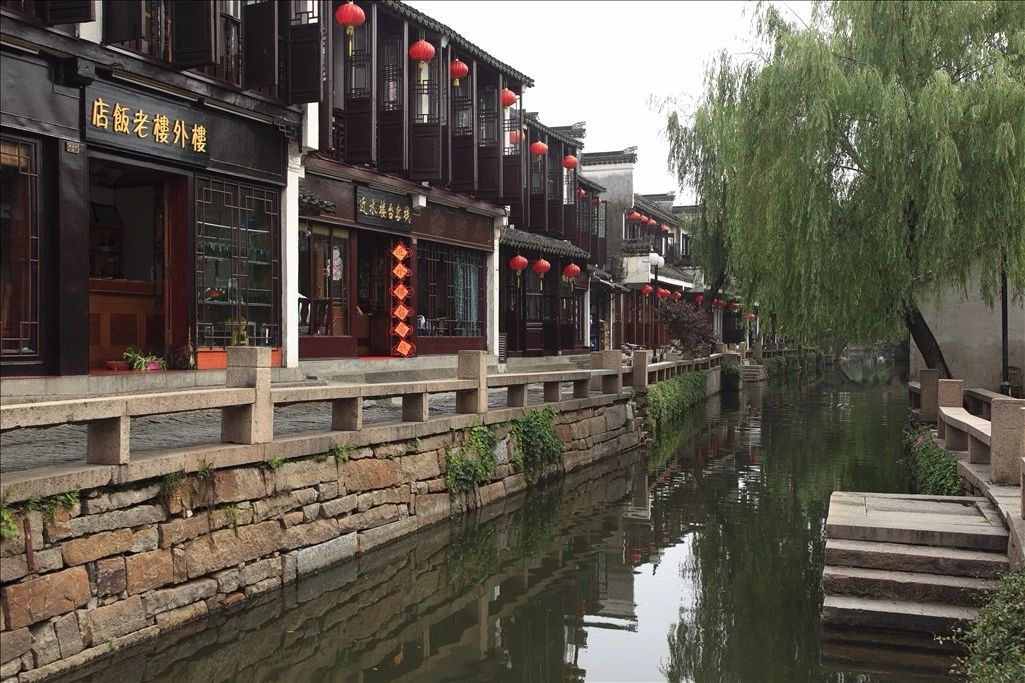 古鎮(zhèn)最美季節(jié)，你就是畫中人