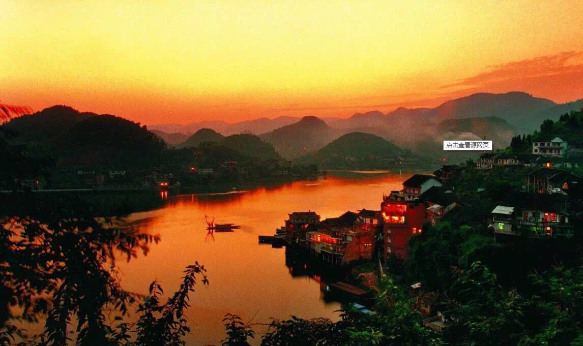 一座掛在瀑布上的古鎮(zhèn)，水靈地靈芙蓉鎮(zhèn)
