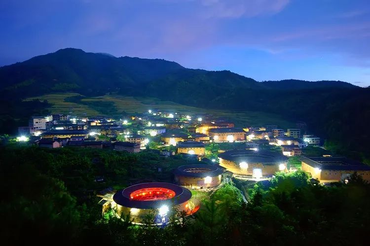 十處有特色的中國(guó)古建筑
