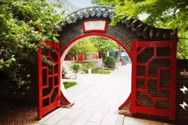 中國(guó)建筑六大派之一，蘇派建筑