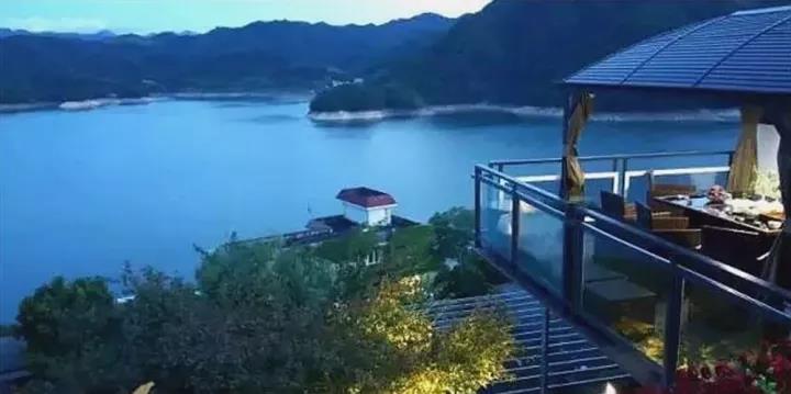 10家遺世獨立的湖畔民宿，感受盛夏的一股清涼