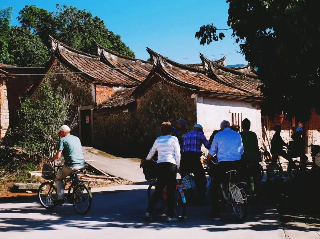 古山重水云間，細水長流吸引你