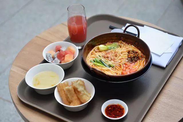 杭州·秀酒店，像上世紀(jì)劇場(chǎng)上演一場(chǎng)故事