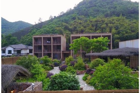 莫干山遙遠的山民宿，溪聲不絕耳山色不離門