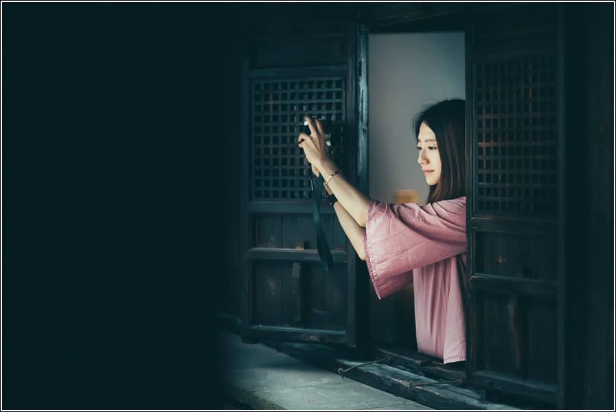 塘棲古鎮(zhèn)小茶姑娘，古鎮(zhèn)溪邊沐浴清風滌蕩心靈