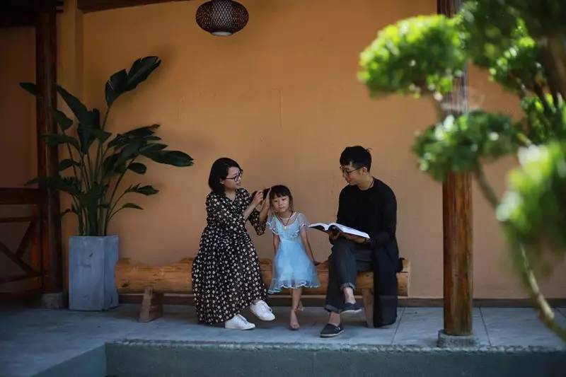如隱·小佐居，半入溪水半入云