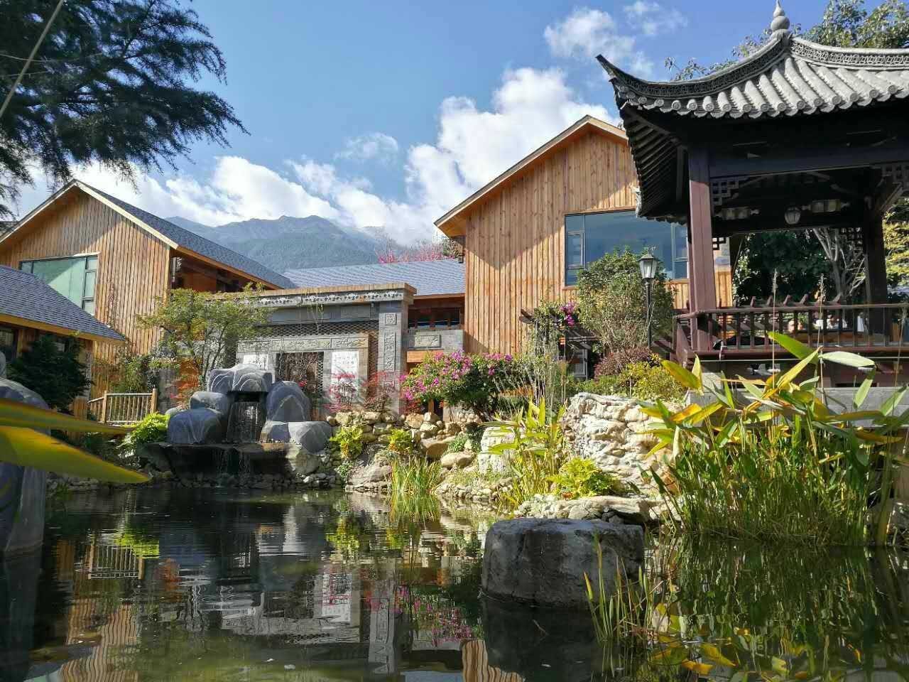 融居·銀箔泉，來銀箔泉邊喝茶看蒼山洱海