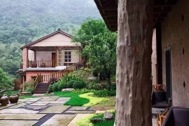 靜廬瀾柵，青山綿綿溪水潺潺