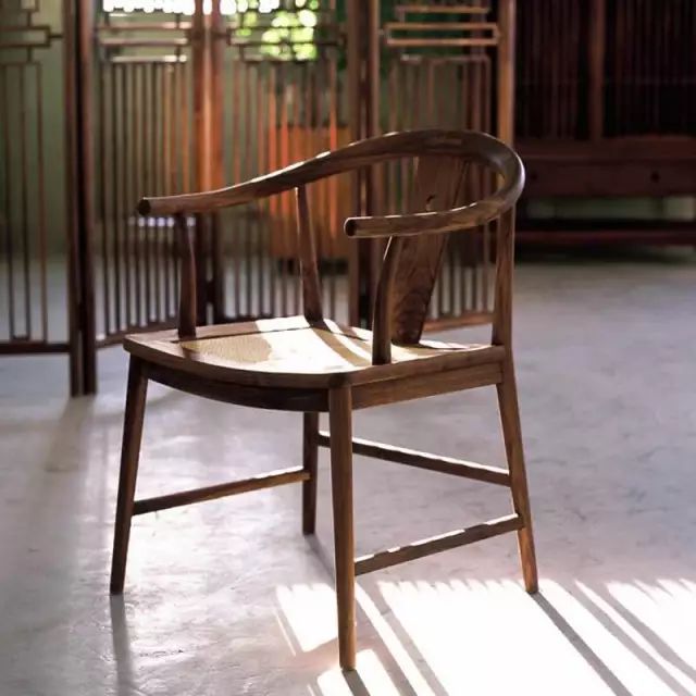 保留傳統(tǒng)突破刻板，打造現(xiàn)代中式椅子