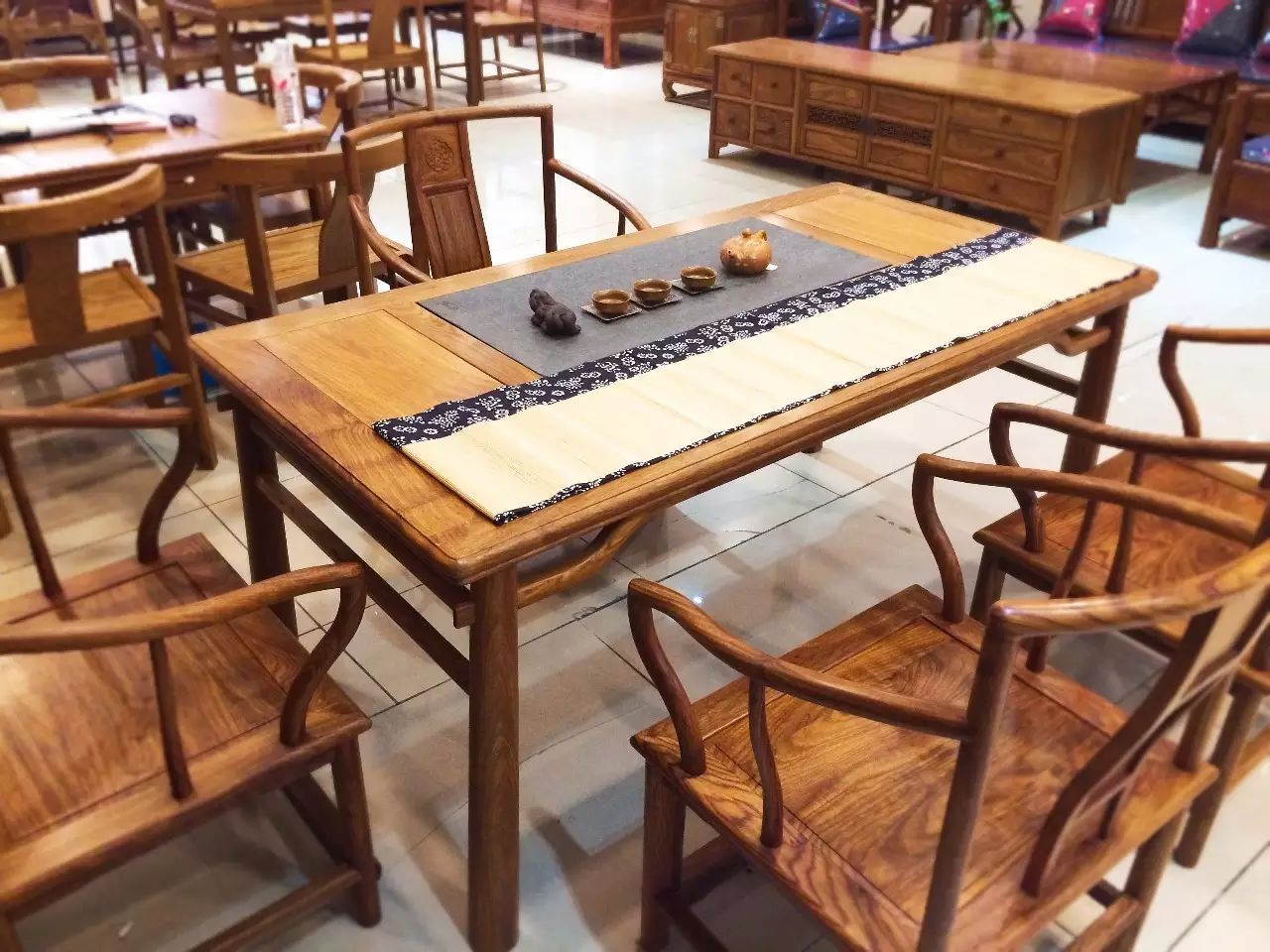 一方茶桌，萬(wàn)種風(fēng)情!