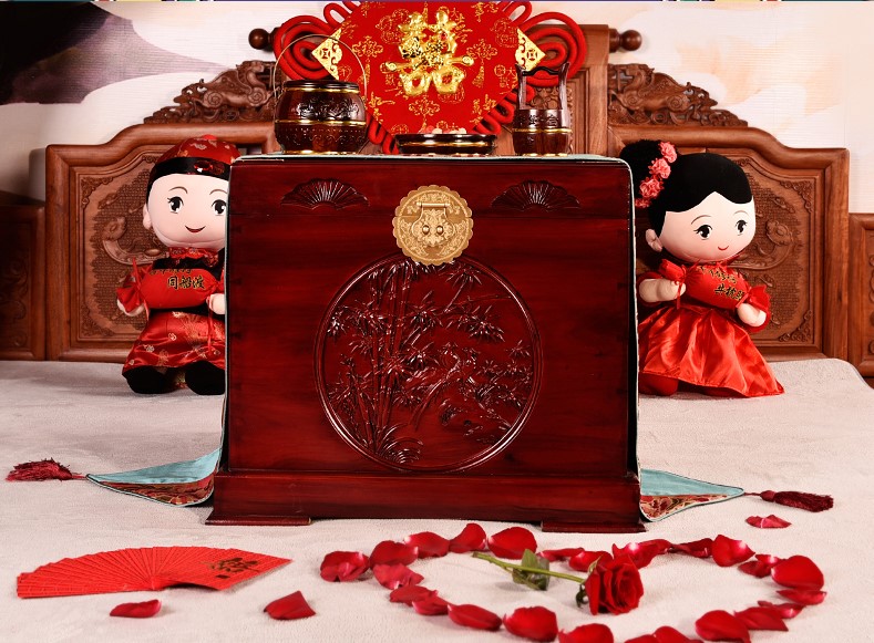 復古樟木箱，精美竹子雕花木箱子