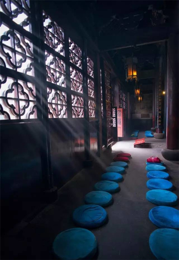 品茶牌佛之常用物，蒲團(tuán)