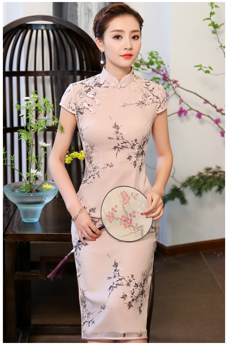溫婉柔情的粉色旗袍，跨越時(shí)代的美!