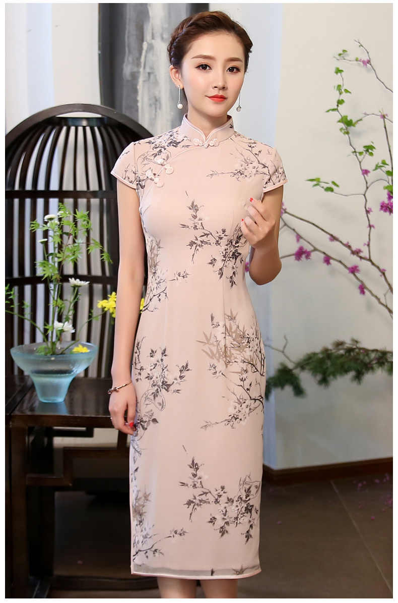 溫婉柔情的粉色旗袍，跨越時(shí)代的美!