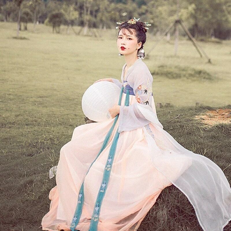 四款清淡平易交領(lǐng)漢服，瀟灑飄逸漢服圖片