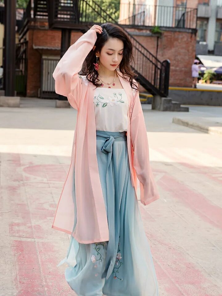 玉簟傳統(tǒng)漢服，中國(guó)風(fēng)刺繡古裝圖片