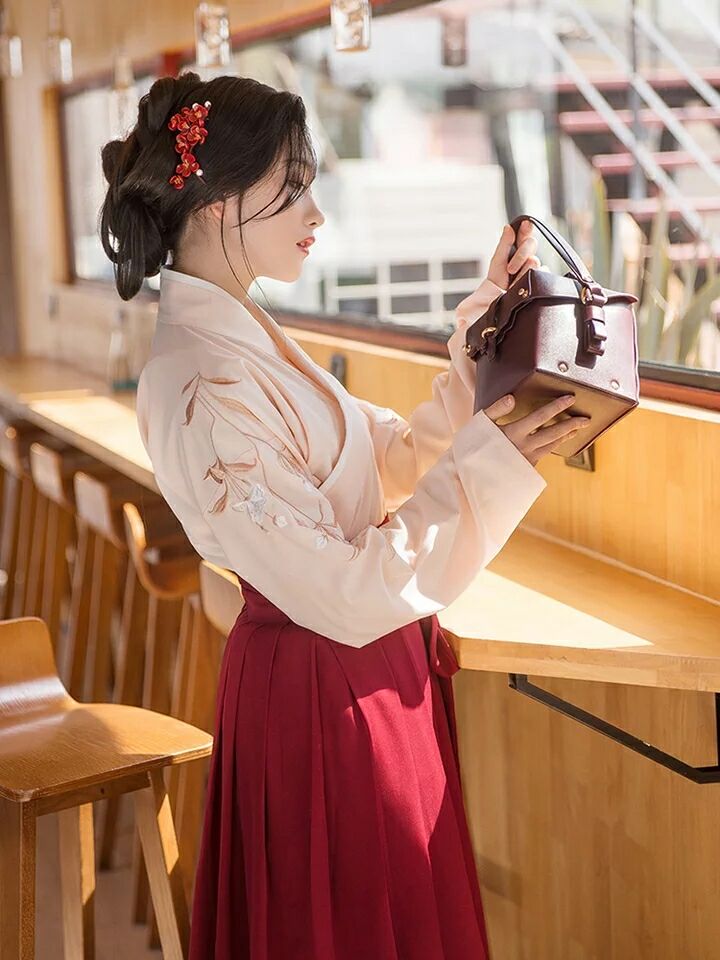 行香子中國(guó)風(fēng)漢服，優(yōu)雅絕代風(fēng)華