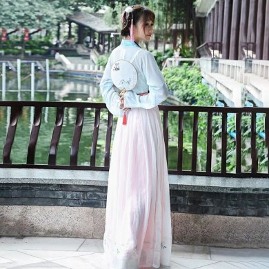 復(fù)古中國風長袖漢服，仙女襦裙繡花漢服圖片