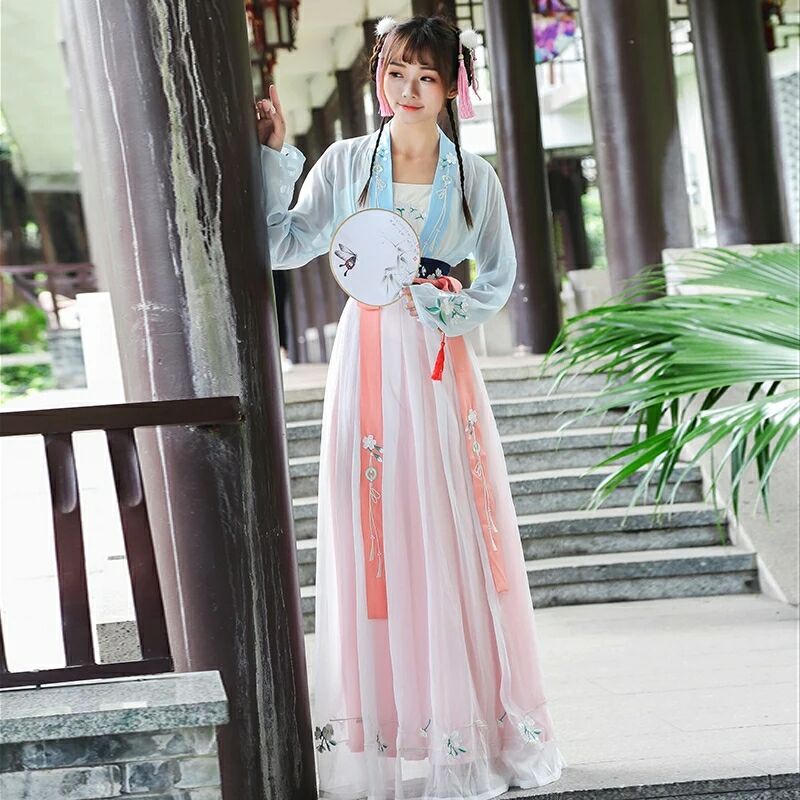 復古中國風長袖漢服，仙女襦裙繡花漢服圖片
