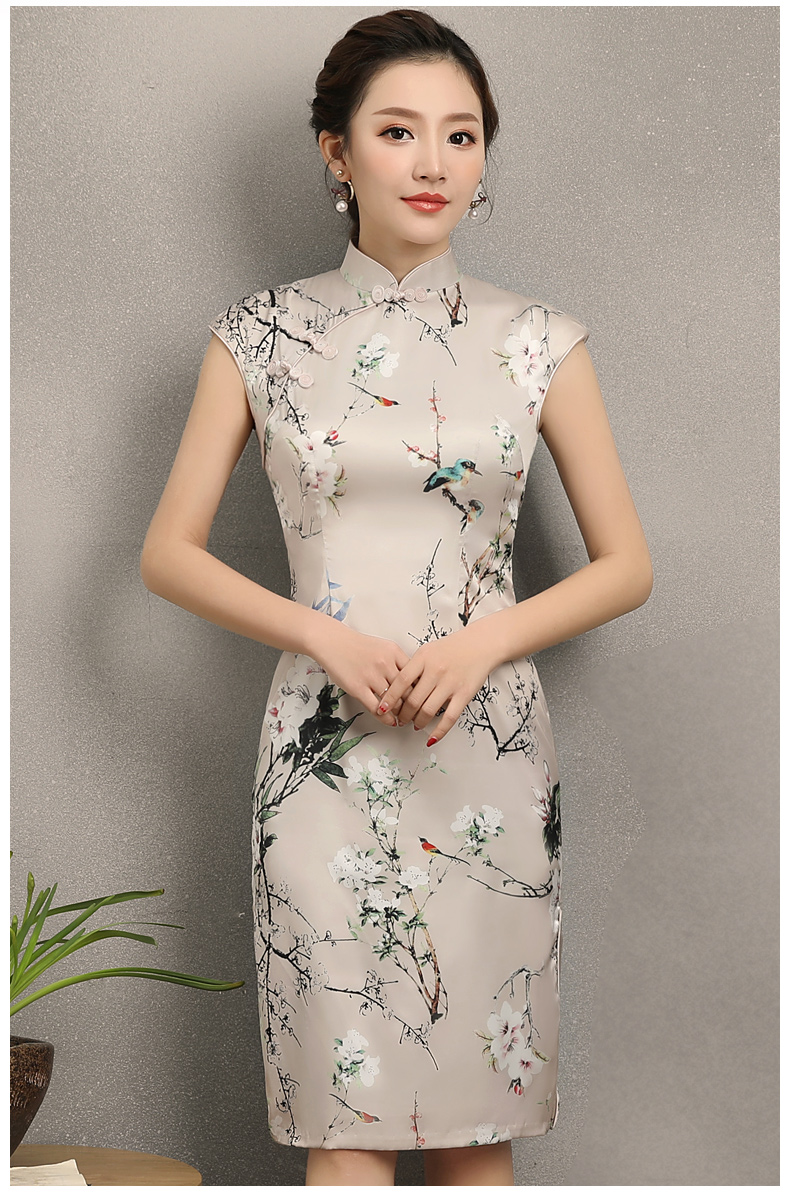 杏色曉鶴印花旗袍，時(shí)尚淡雅旗袍裙