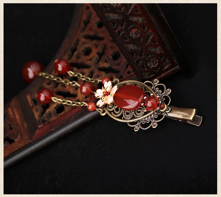 古典美人的發(fā)夾，溫婉氣質(zhì)紅色頭飾