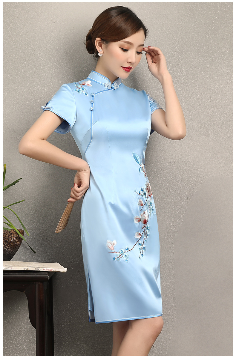 淡藍(lán)清新繡花旗袍，散香時(shí)尚旗袍裙