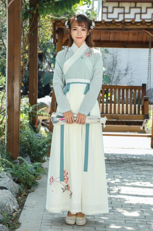 原創(chuàng)漢服清新仙女古裝，荷花刺繡齊胸襦裙