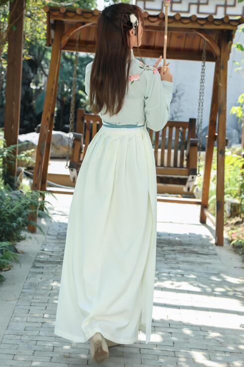 原創(chuàng)漢服清新仙女古裝，荷花刺繡齊胸襦裙