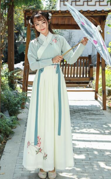 原創(chuàng)漢服清新仙女古裝，荷花刺繡齊胸襦裙