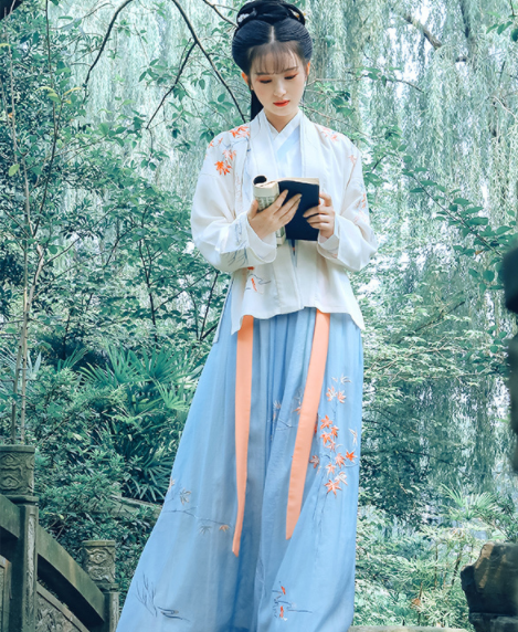 傳統(tǒng)漢服褙子褶裙，宋制繡花楓葉裙