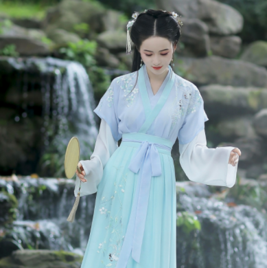 淺交領(lǐng)半臂雙鶴刺繡，改良漢服襦裙