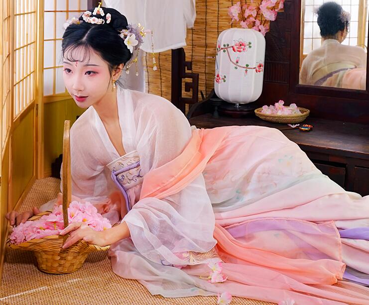 繡花印花齊胸襦裙，原創(chuàng)漢服美女圖片