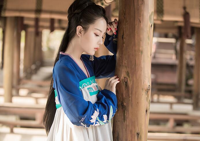 漢服荷花刺繡清新古裝，錦絲皺齊胸襦裙?jié)h服
