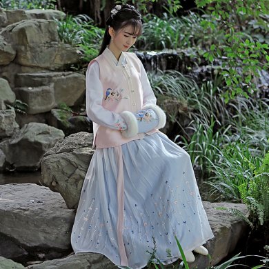 方領(lǐng)馬甲漢服，俏皮可愛(ài)漢服圖片