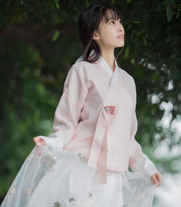 復(fù)古漢元素繡花漢服，交領(lǐng)漢服美女圖片