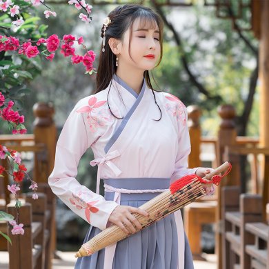 日常改良交領刺繡漢服，優(yōu)雅民族風漢服圖片