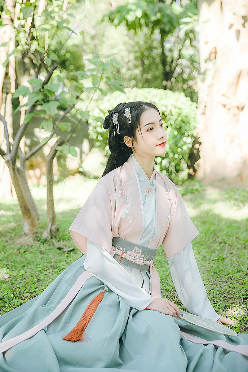 鈴瑤花齊腰襦裙?jié)h服，小清新花枝刺繡漢服圖片