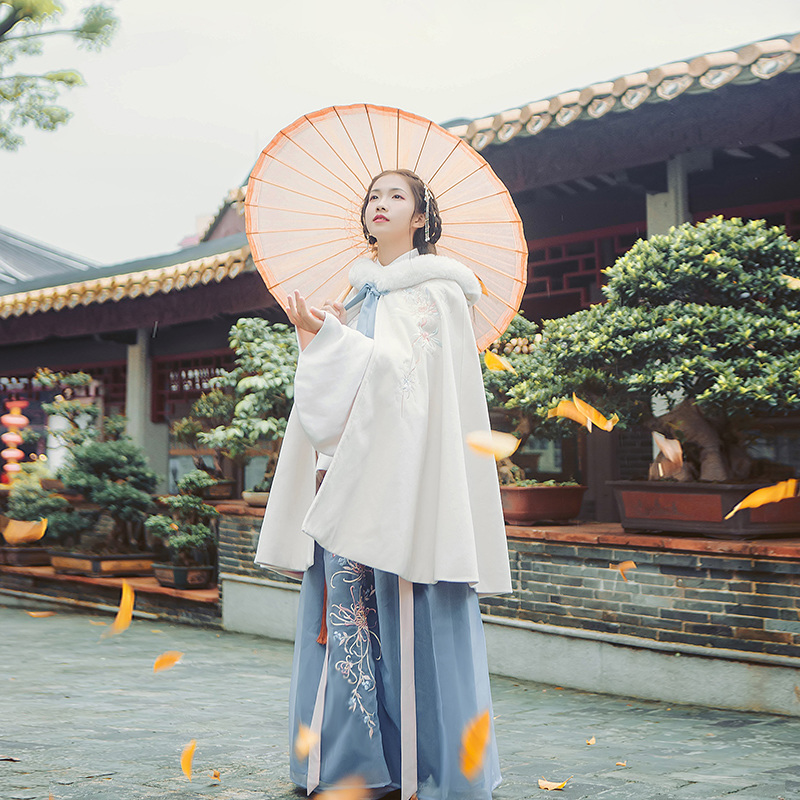 立領(lǐng)斜襟襖裙?jié)h服，淡雅脫俗菊花刺繡漢服