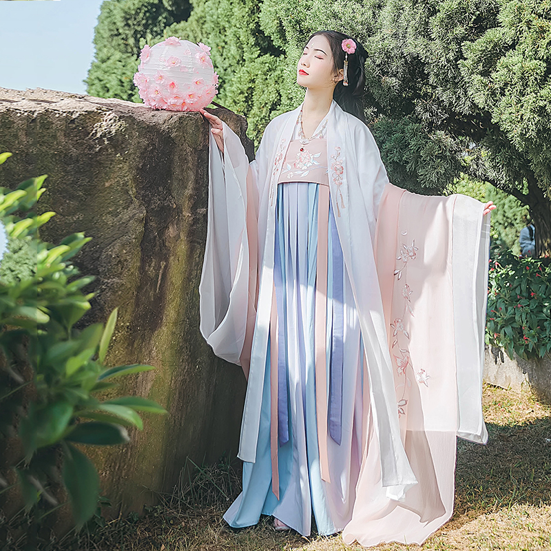 杏花林齊胸襦裙?jié)h服，清新配色花朵漢服圖片