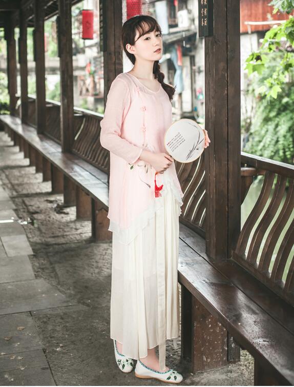 改良版復古中國風的漢服，簡約粉荷色漢服圖片