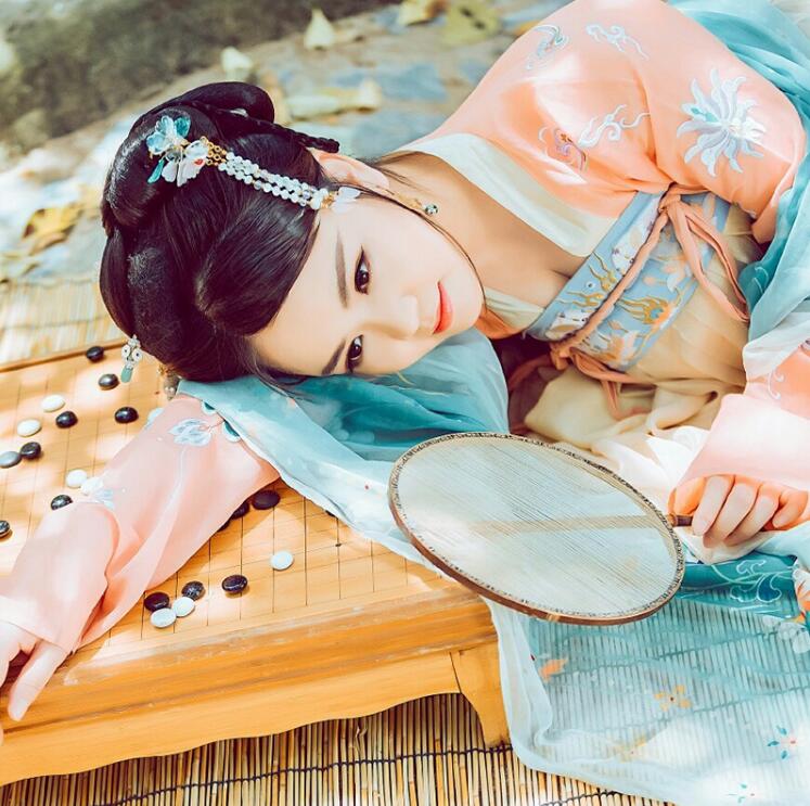 復古漢服齊胸襦裙，新款繡花漢服美女圖片