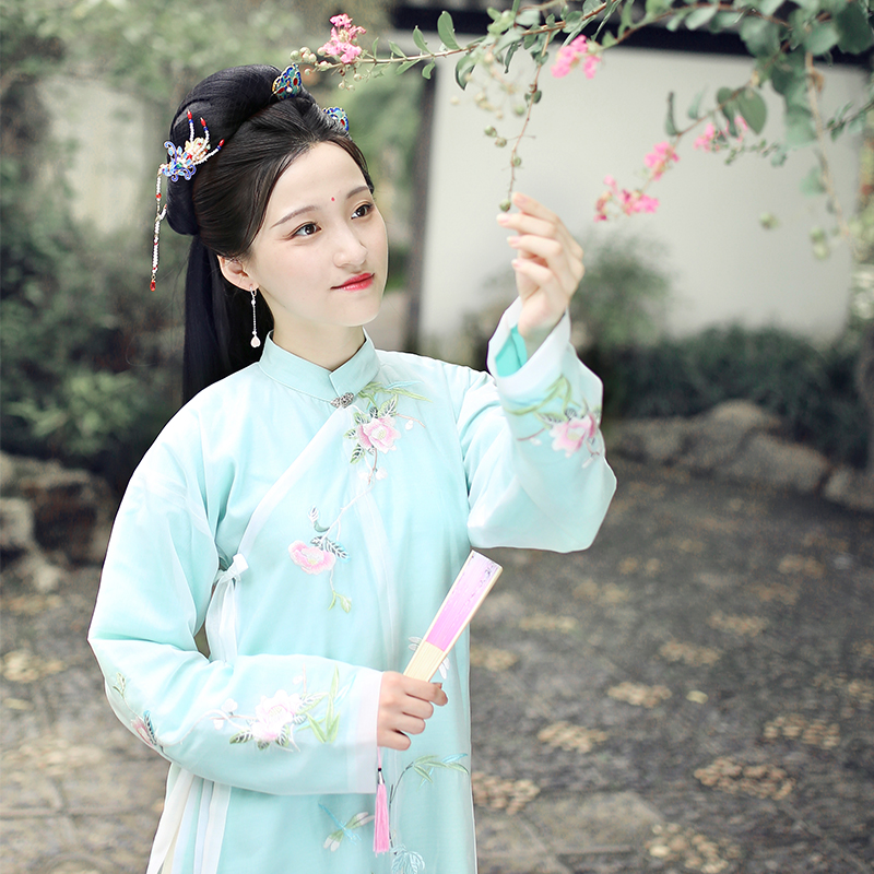 詩意韻味襦裙?jié)h服，淡雅刺繡立領(lǐng)古風(fēng)漢服