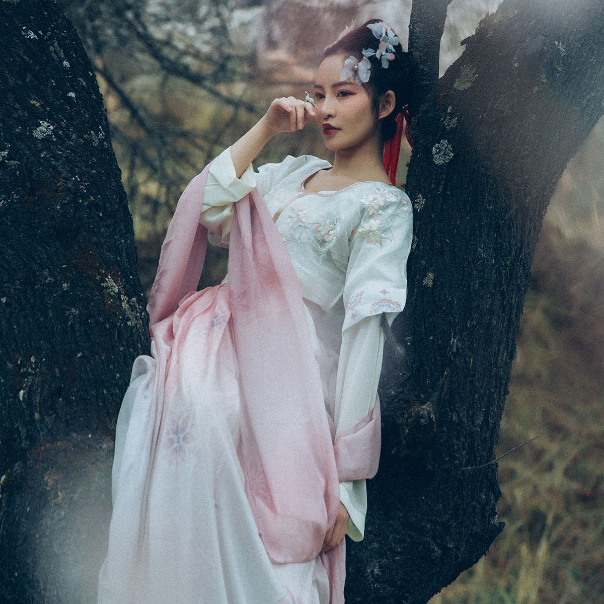 三款魏晉風(fēng)優(yōu)雅漢服，配上清新脫俗的你