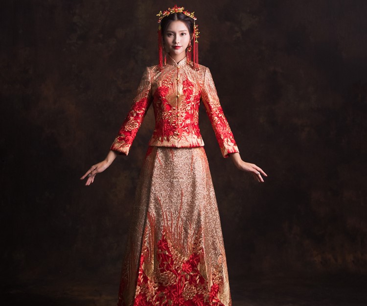 古典新娘結(jié)婚禮服，喜悅花朵中式禮服