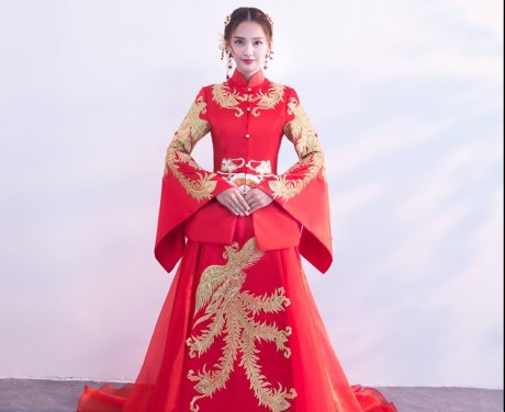 金色鳳凰刺繡新娘結(jié)婚禮服，奢華拖尾中式禮服