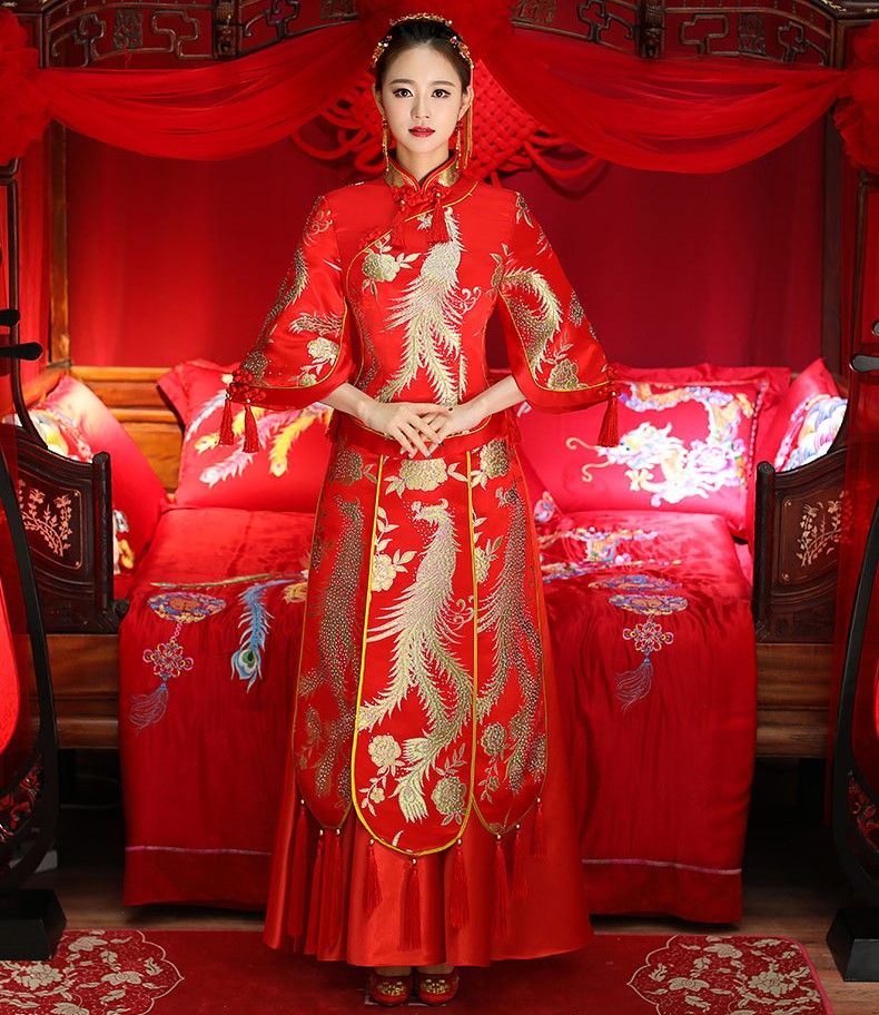 中式傳統(tǒng)新娘禮服，金絲刺繡中式禮服