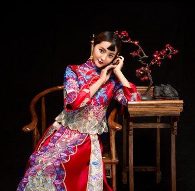 魚蓮嬉戲中式禮服，東方韻味新娘禮服