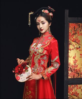 富貴金鳳中式禮服，別致飄帶新娘禮服